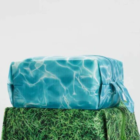 NWOT Baggu 3D Zip Pouch Small - Pool (Lawnscape) - Picture 5 of 8
